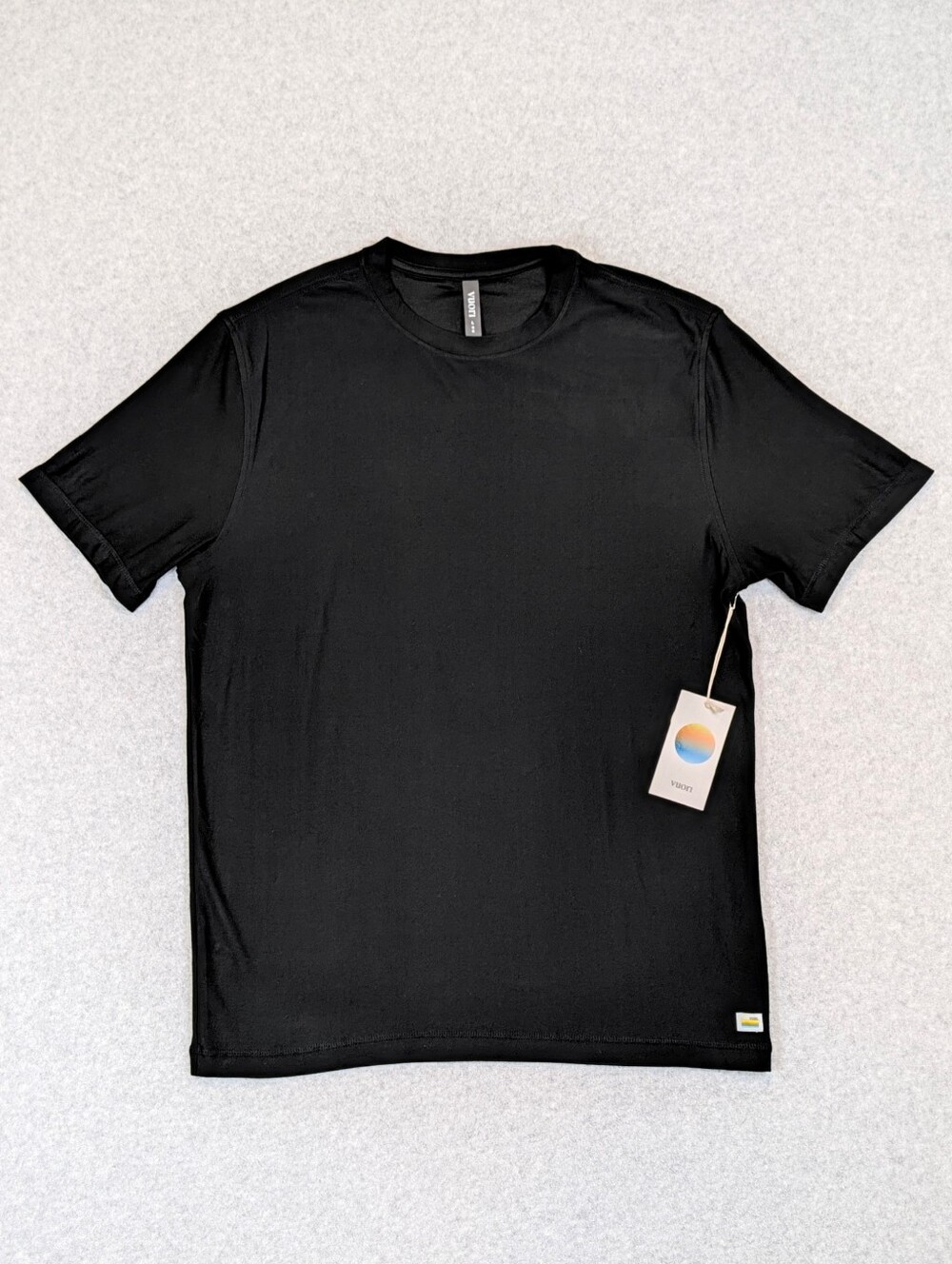Vuori Strato Tech Tee Men's Large Black Performance New NWT T-Shirt V126 *FLAW*